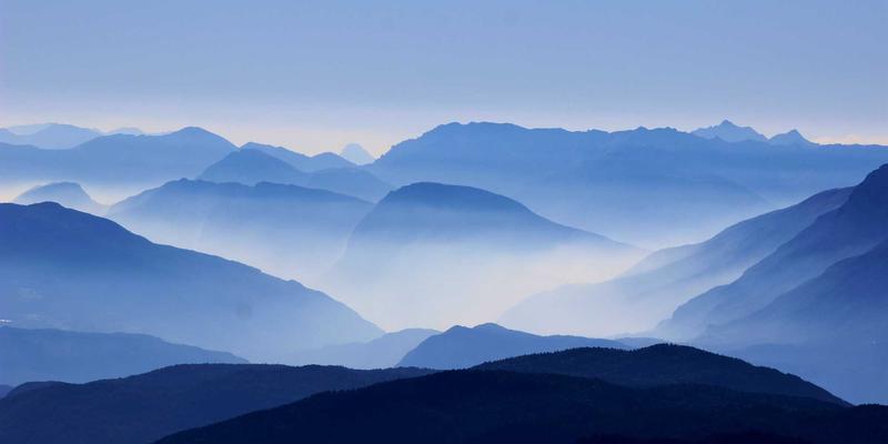 武汉江滩夜游全攻略：从璀璨灯光秀到微醺江风酒吧，解锁本地人私藏的夜间漫游路线